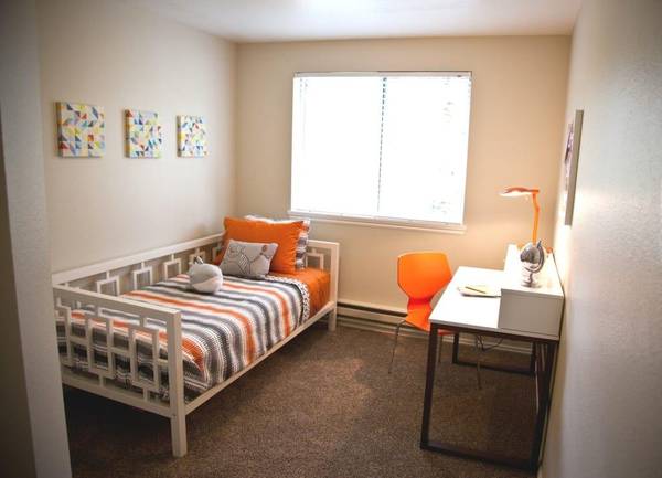 $1,970 / 2br - 1019ft2 - Individual Washer & Dryer, Sleek White Custom Kitchen Cabinetry (2700 w powell blvd)63672654283651122