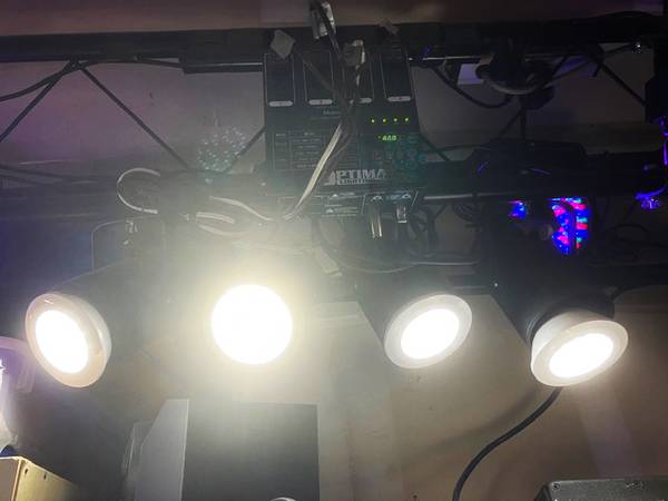 (4) LED SPOTLIGHTS with OPTIMA CONTROLLER 1
