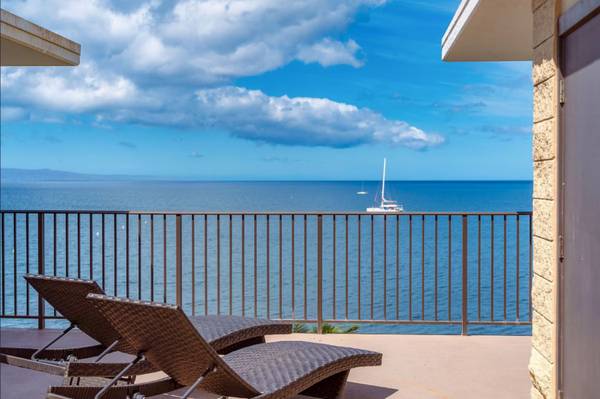 $169 / 1br - Direct Ocean Front, Breathtaking Top Floor Views, Central AC! (Kihei, HI)63939664164227124