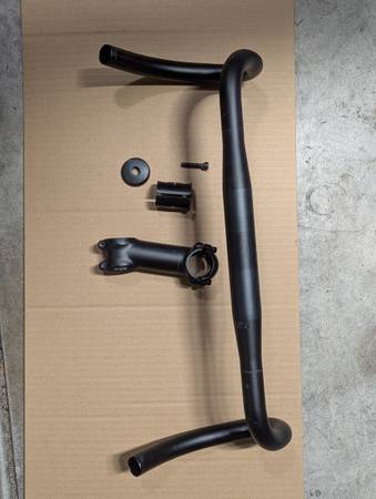 Felt devox gravel road 44cm handlebar with 100mm stem 1