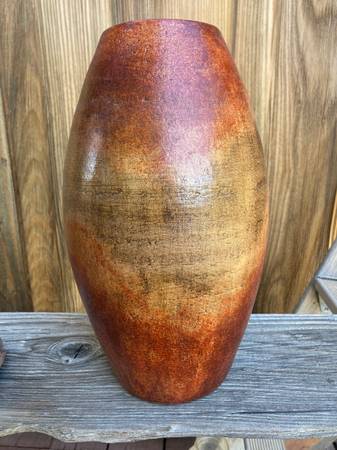 Reddish Brown Pottery Decorative Vase 1