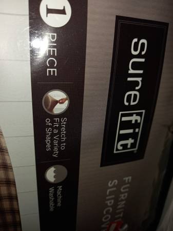 Sofá de tres plazas / funda para sofá individual - $4 (Redmond)63471354833795121