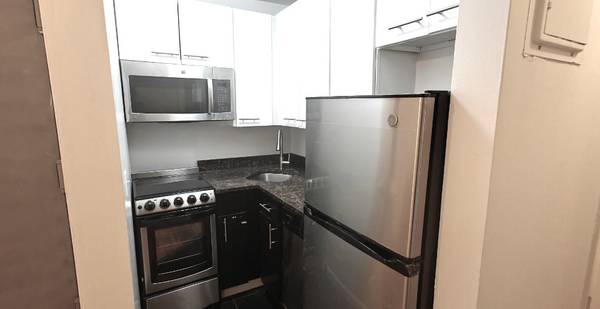 $4,500 / 2br - Spacious 2BR/1B-$4,500-Midtown West (WEST 49TH STREET)64033801081858123