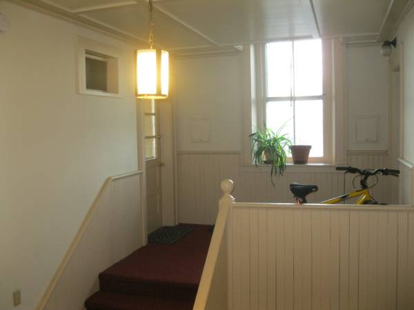 $1,200 / 1br - 800ft2 - Large 1 BR apt. H/HW included (Kinderhook)64035734702465124