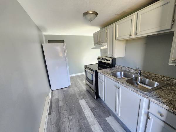 1 Bed Apt  – Section 8 Accepted – Porch & Yard 1