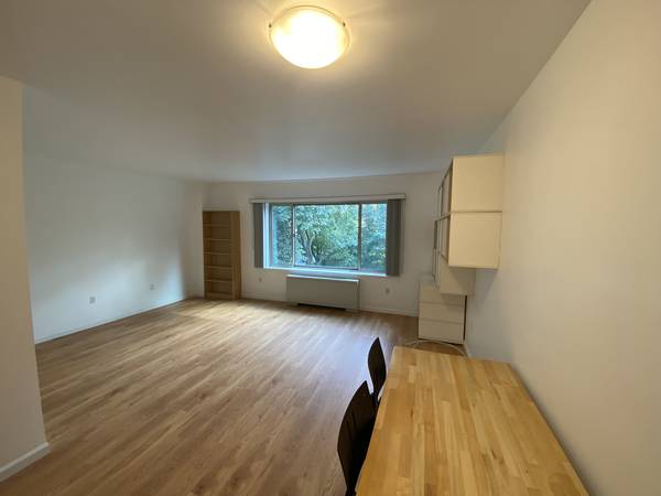 $1,775 / 527ft2 - Large Sunny Quiet Top Floor Studio (Cleveland Park Metro)64040363307906122