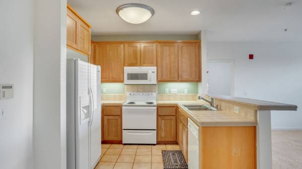 $1,500 / 2br - Welcome to your new home! This great unit is located on the 2nd floor of a newer (Oakland)64030488745089123