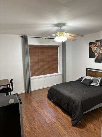 $650 / 1br - $650 $650 / 1br - $650 Furnished Private Bedroom with Bed and mini fri (Laredo)63662003411715120