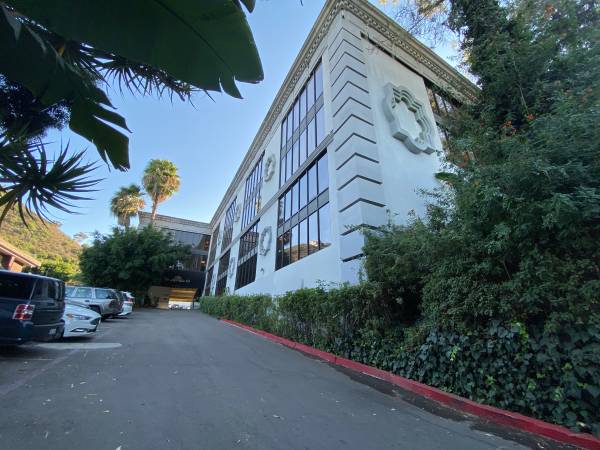 $750 Window/Waiting Area/Free Month (Mission Valley)