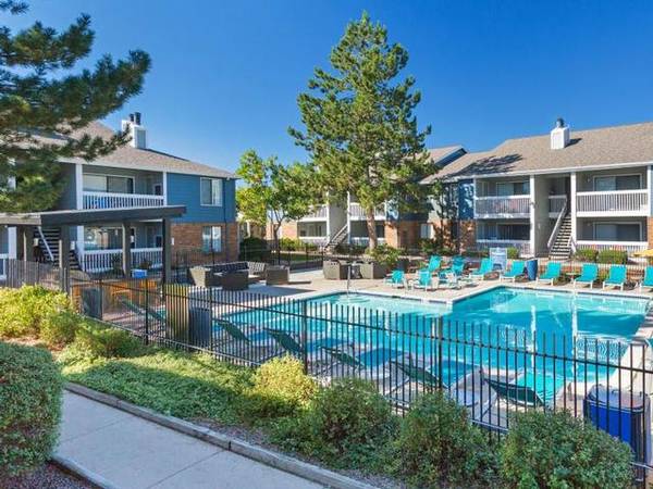 $1,520 / 2br - 836ft2 - Washer & Dryer Included, Built-in Shelves, Walk in Closets (Aurora)63973504093443120
