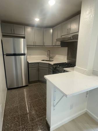 $2,750 / 2br - Bright 2br-1st Floor - Available Now! (SOMA / south beach)63851968842371121