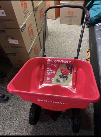 EARTHWAY 65lb Broadcast Fertilizer Spreader NEW! 1