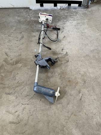 EVINRUDE 12 LBS. THRUST ELECTRIC TROLLING MOTOR 1