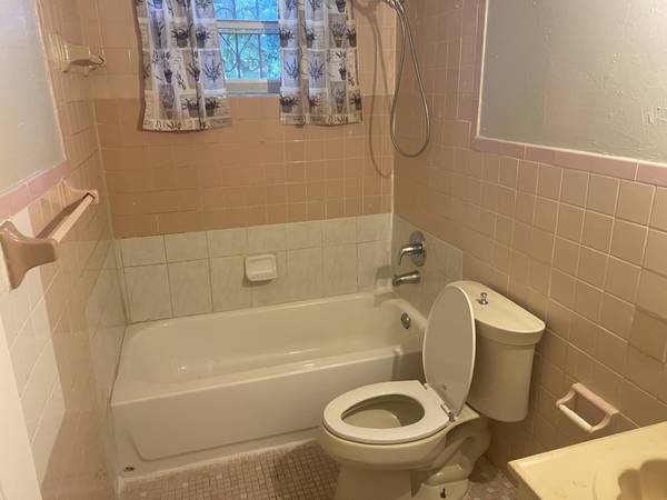 $1,445 / 1br - 2746ft2 - 172 NW 52 Street (Miami)64051005536769120