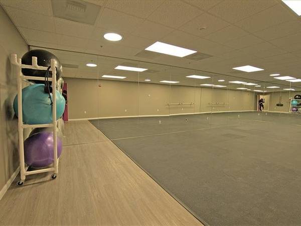 $739 / 336ft2 - Newly Renovated Apartments, Wood Grain Flooring, Study Room (Sahara Apartments)63674756603777123