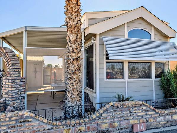 #14 IMPRESSIVE OUTDOOR SPACE IN THIS 2009 CAVCO PARK MODEL 1