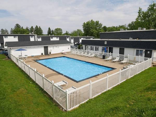 $1,060 / 2 habitaciones - 850 pies² - Mantenimiento en el lugar, 2 habitaciones 1 baño, ¡Ubicado en Chillicothe! (1355 Western Ave, Chillicothe, OH)63669864679169124