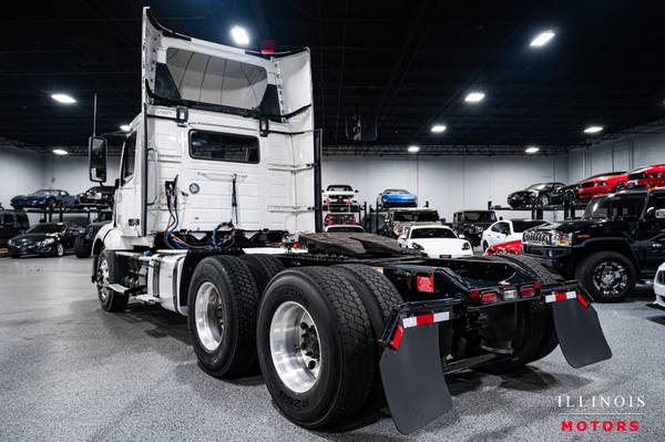 2020 Volvo VNL300 T/A Day Cab - $24,80063617454213507123