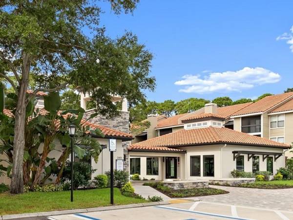 $1,899 / 2br - 1000ft2 - Onsite Maintenance, Washer/Dryer, 2 BD (Gulf gate)63791129273217121