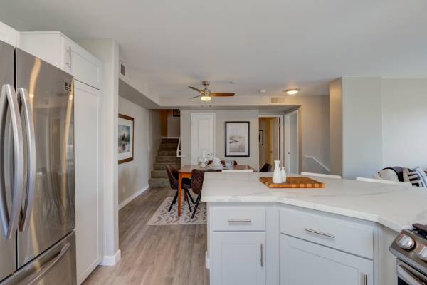 $3,489 / 3br - 1309ft2 - Townhome Premium de 3 Dormitorios en Comunidad Cerrada - Listo para Mudarse (18005 W. Anne's Circle, Los Angeles, CA)63869888385281124