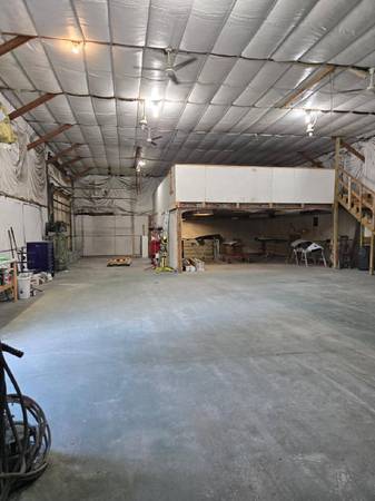 $1,700 / 2700ft2 - large shop for rent (Oshkosh)63845968729475122