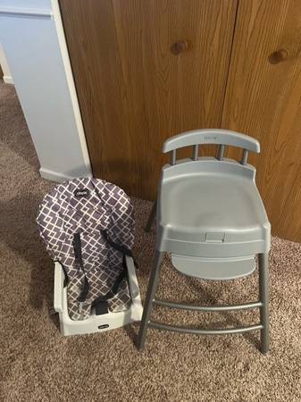 Silla alta Chicco, 2 en 1 - $20 (Cranberry Twp)63469951709315123