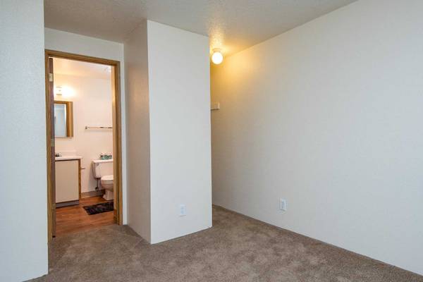 $1,100 / 424ft2 - Rent an amazing Studio – Close to transit and bus lines! (Gresham - North Central)64039056670594120