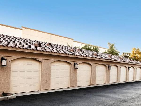 $2,179 / 2br - 1270ft2 - Refrigerator, Air Conditioning, Dishwasher, Custom Cabinetry (Tempe)64024988744065122