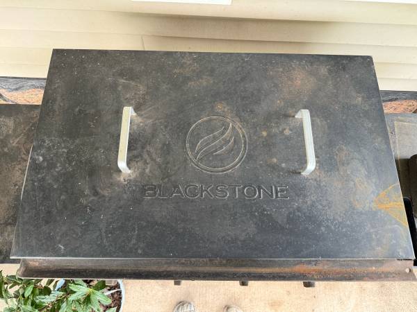 Blackstone grill/griddle with top - $120 (Stuttgart AR)63471314152065121