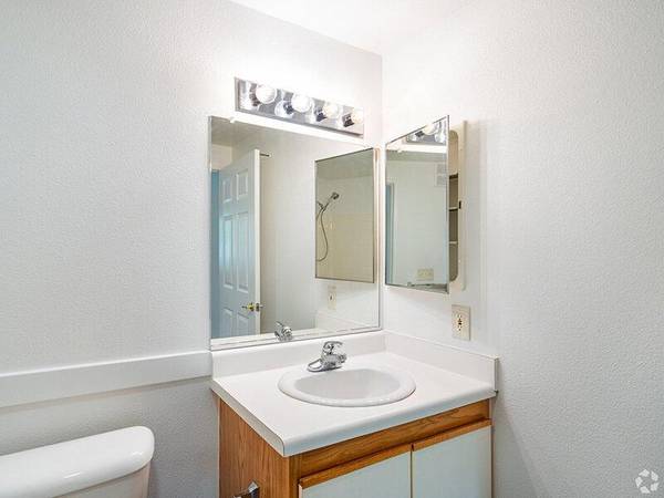 $1,732 / 2br - 720ft2 - Acogedor departamento de 2 habitaciones para personas mayores a pasos de parques, restaurantes y tiendas (vallejo / benicia)63873332789635124