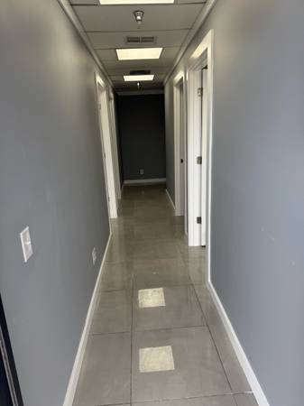 $450 / 100ft2 - oficina, electricidad e Internet incluidos (West Palm Beach)63799757366273123