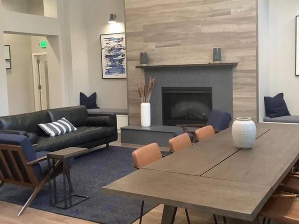 $1,976 / 2br - 1000ft2 - Everything you have been searching for is here!63808084382849122