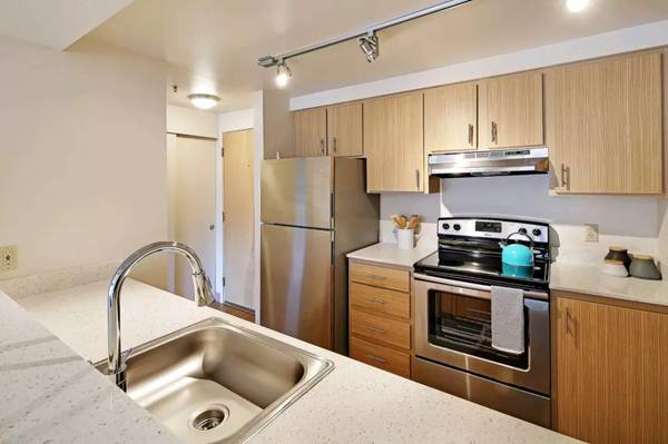 $2,295 / 2br - 850ft2 - Fabulous 850 sq ft, 2 bed, 2 bath. Access to bus and transportation (Redmond - Bella Bottega Shopping Center)63934549144835124