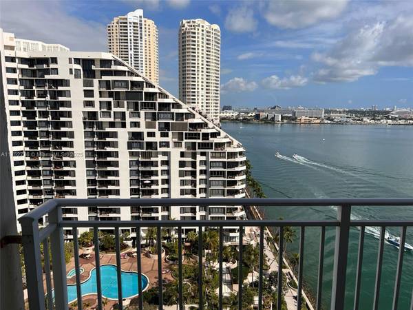 $4,300 / 2br - 985ft2 - Beautiful 2bd Condo with Bay Views in Isola Condo, Miami (Miami)64051007200769121