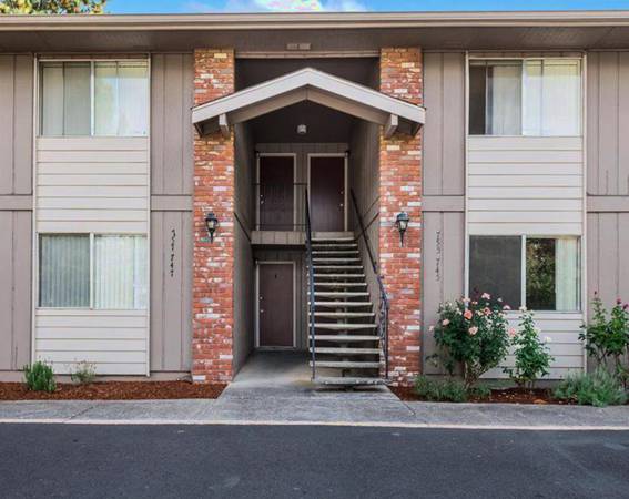 $1,350 / 1br - 1 Bed - Nearby Grocery & Convenience Stores | Cats Allowed (Keizer)63660444498947123