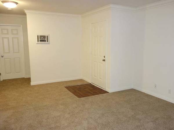 $2,399 / 1br - 800ft2 - Fireplace, Kitchen Includes: Refrigerator, Dishwasher, Stove and Range (Encinitas)63845976073345121