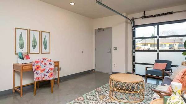 $1,899 / 878ft2 - Space to breathe, room to dream: Discover our community! (Portland)63999315668994123