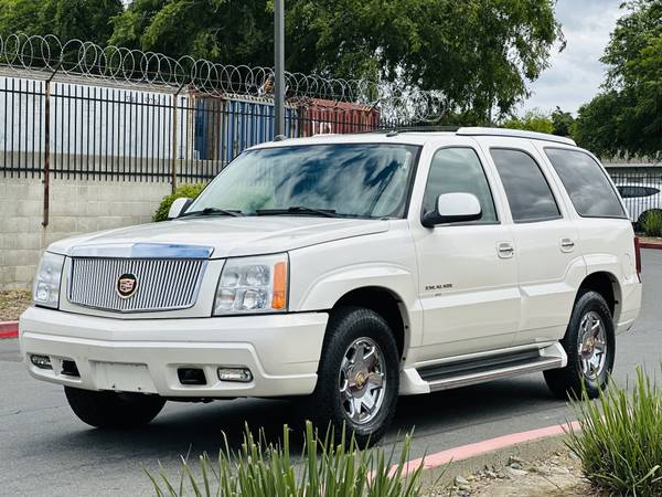 CLEAN TITLE 2005 CADILLAC ESCALADE GOLD BADGE Luxury LOW MILES 126K MI - $8,995 (SACRAMENTO)63616850321409120