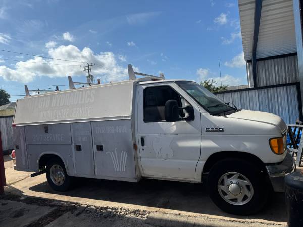 2006 Ford E-350 - Photo 3