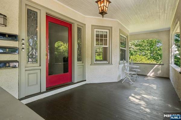 Create Memories with your Family! Res Lease in Montclair. 2 Beds, 1 Baths 1
