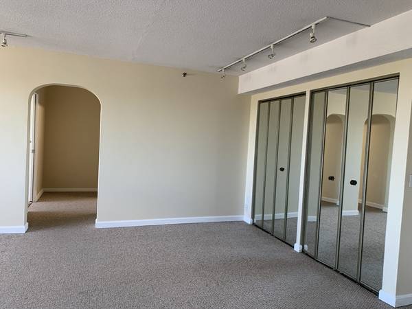 $3,300 / 2br - 903ft2 - Bright Coolidge Corner – Heat, Hot Water & Pool Incl. - Available Now (Brookline)64167984213634122