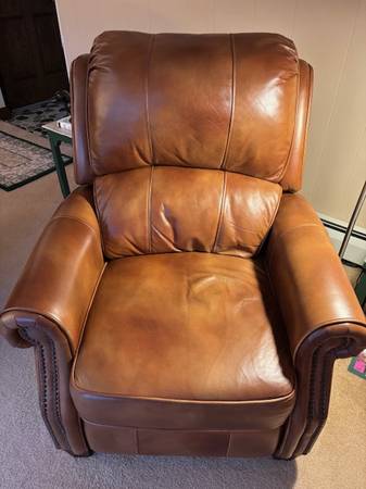 Like New La-Z-Boy Pushback Recliner 1