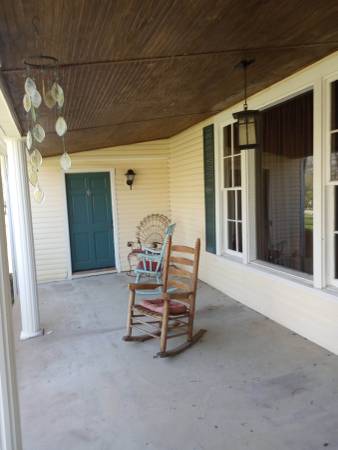 $650 / 2br - 500ft2 - Large room and private Bathroom (Castalian Springs)63904698426754121