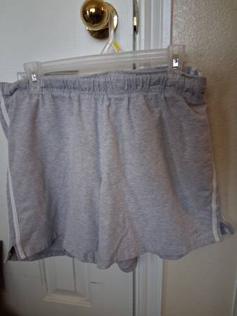 Ladies shorts, size Women's 16. 1