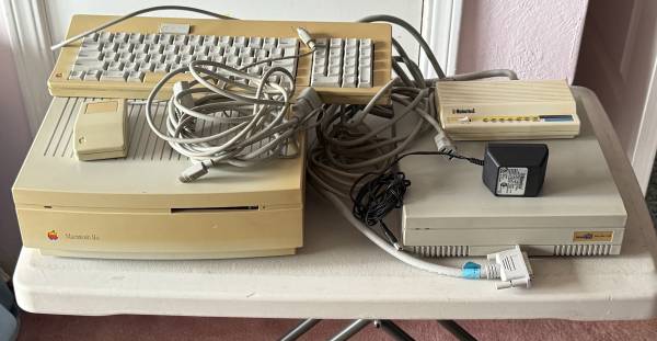 Macintosh IIsi Computer for parts/repair 1