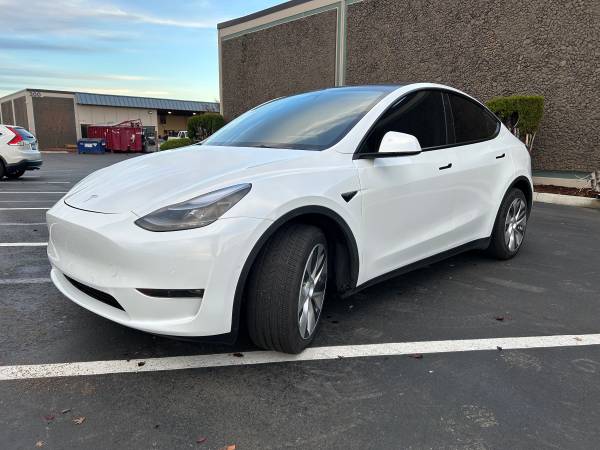 2022 Tesla Model Y AWD   *** 6-Passanger *** 1