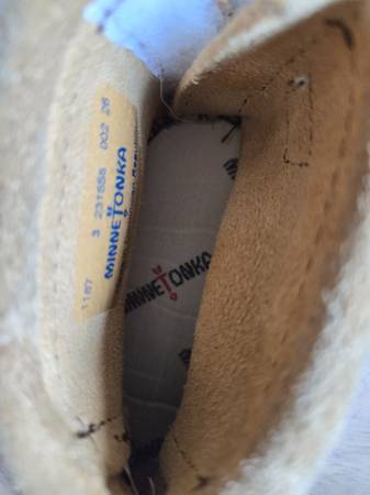 Minnetonka baby moccasins size 3 - $10 (Warners)63443926500099123