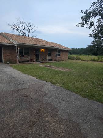 $1500.00 / 3br - 1300ft2 - PENDING Cute Country House64037558596481121