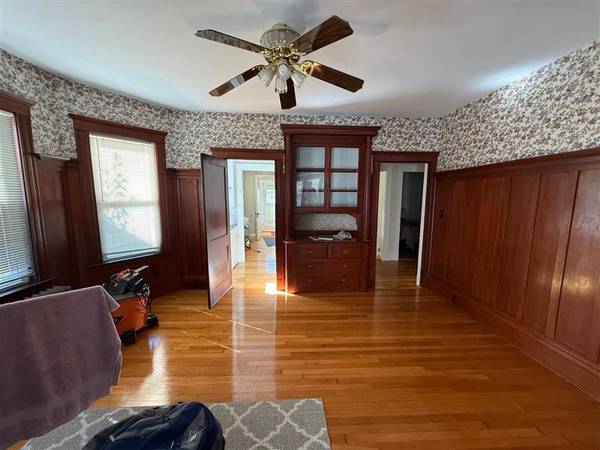 $3,000 / 2br - ---Awesome 2 Bed -- 10 Mins to Davis Square - Private laundry (Davis Sq.)63828337711617122