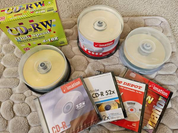/// ASSORTED BLANK CD-R/CD-RW DISKS \\\ 1